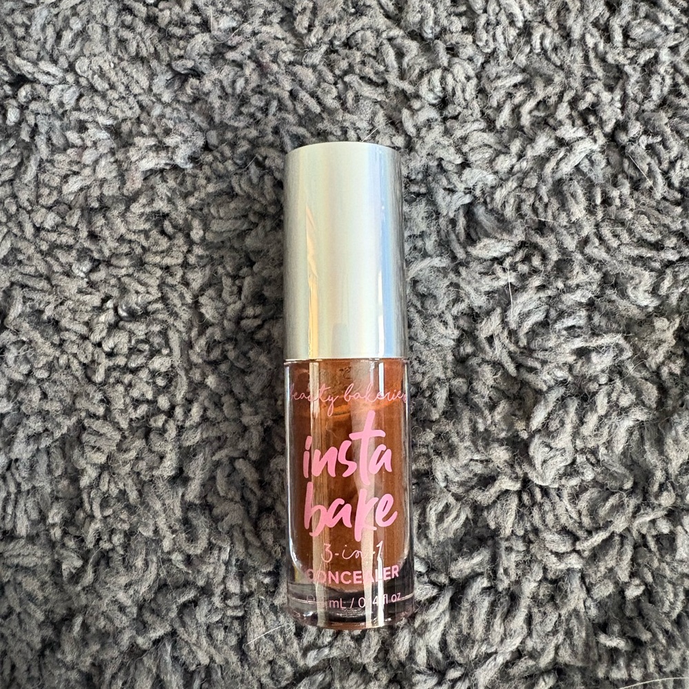 NWT insta bake 3-in-1 full coverage concealer, shade: 001 phun intended